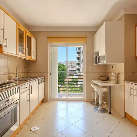 Apartment Elegant And Spacious *